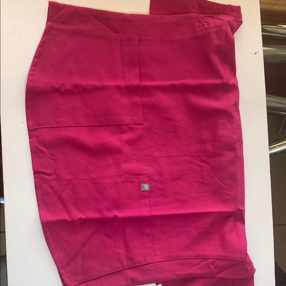 2 Pieces FABLETICS StretchTech™ Kick Flare Scrub Legging & Top. Size: M - Picture 16 of 16